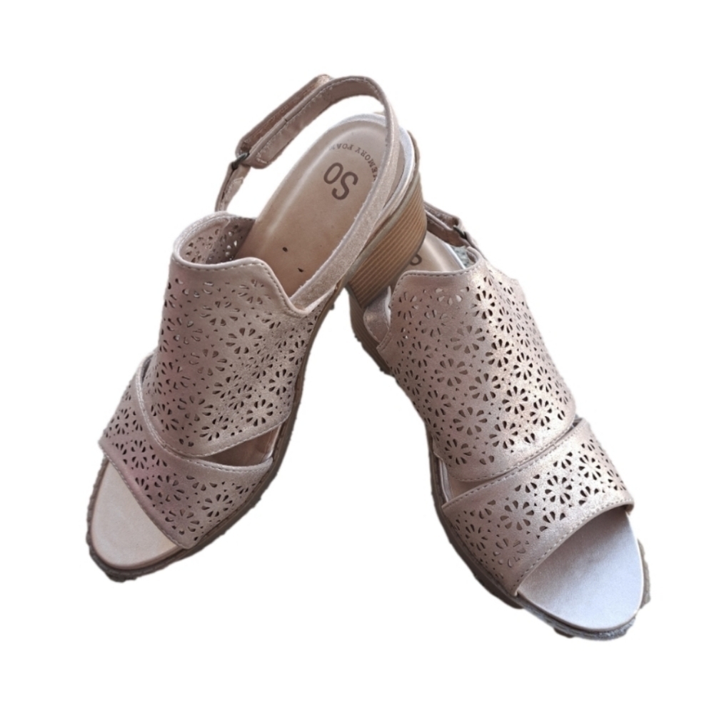 SO Sparkly Gold Sandals Kids Size 3